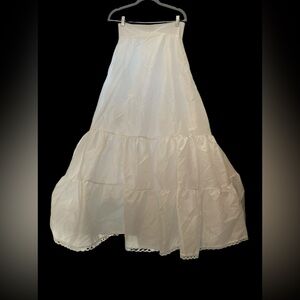 David’s bridal hoop /toile bridal dress slip